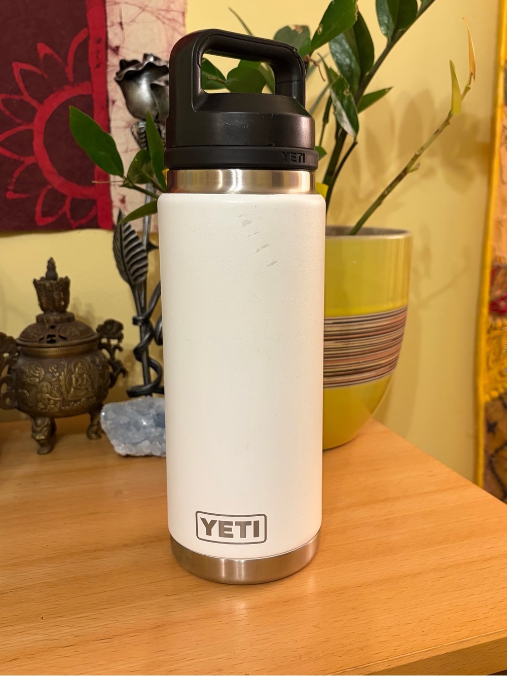 Yeti Rambler 26oz White Stainless Steel Vacuum Insulated Water Bottle Screw Cap